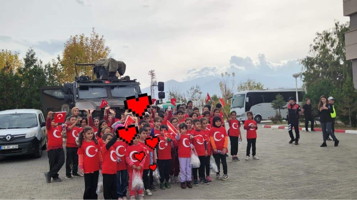 Cumhuriyetimizin 100.Yılı Etkinlikleri Kapsamında Iğdır İl Emniyet Müdürlüğü Tarafından Öğrencilerimize Gezi Düzenlendi