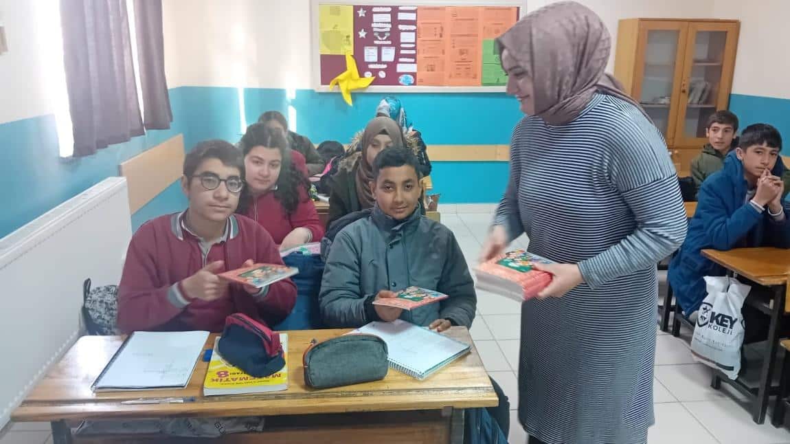 Köy Sakini Orhan Abakan'dan Okulumuza Kitap Bağışı